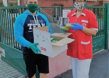 Výherce se podělil o perníčky s našimi seniory