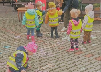 Den seniorů aneb Cvrčkova školička na dvorku Domova