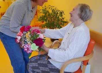 Klientka Domova sv. Aloise oslavila 90. narozeniny